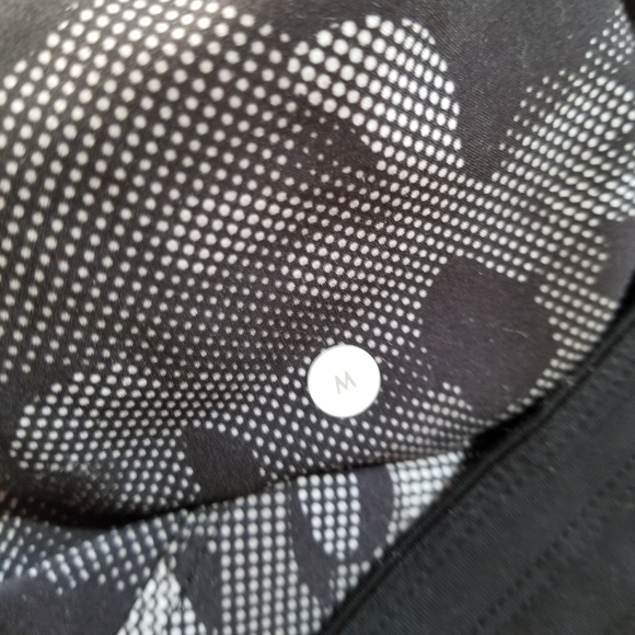 LULULEMON | T.H.E Short Linerless 9” Short Variegated Mesh Camo Black - Picture 13 of 14